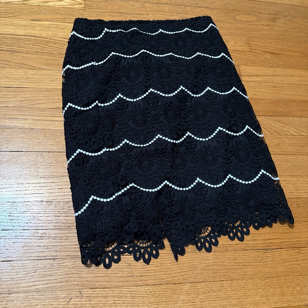 Talbots black skirt, distinctive crochet/eyelet laceoverlay White spherical trim